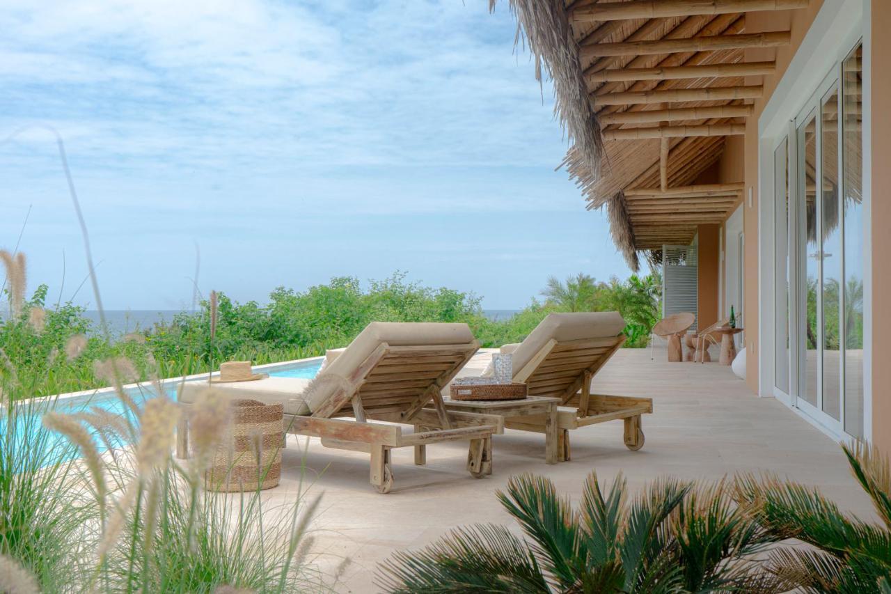 Tanusas Retreat & Spa Puerto Cayo Exterior photo