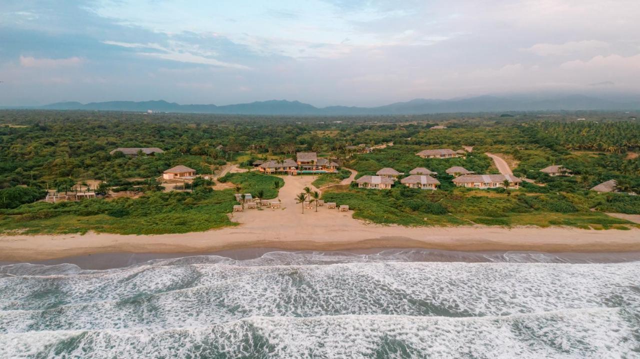 Tanusas Retreat & Spa Puerto Cayo Exterior photo