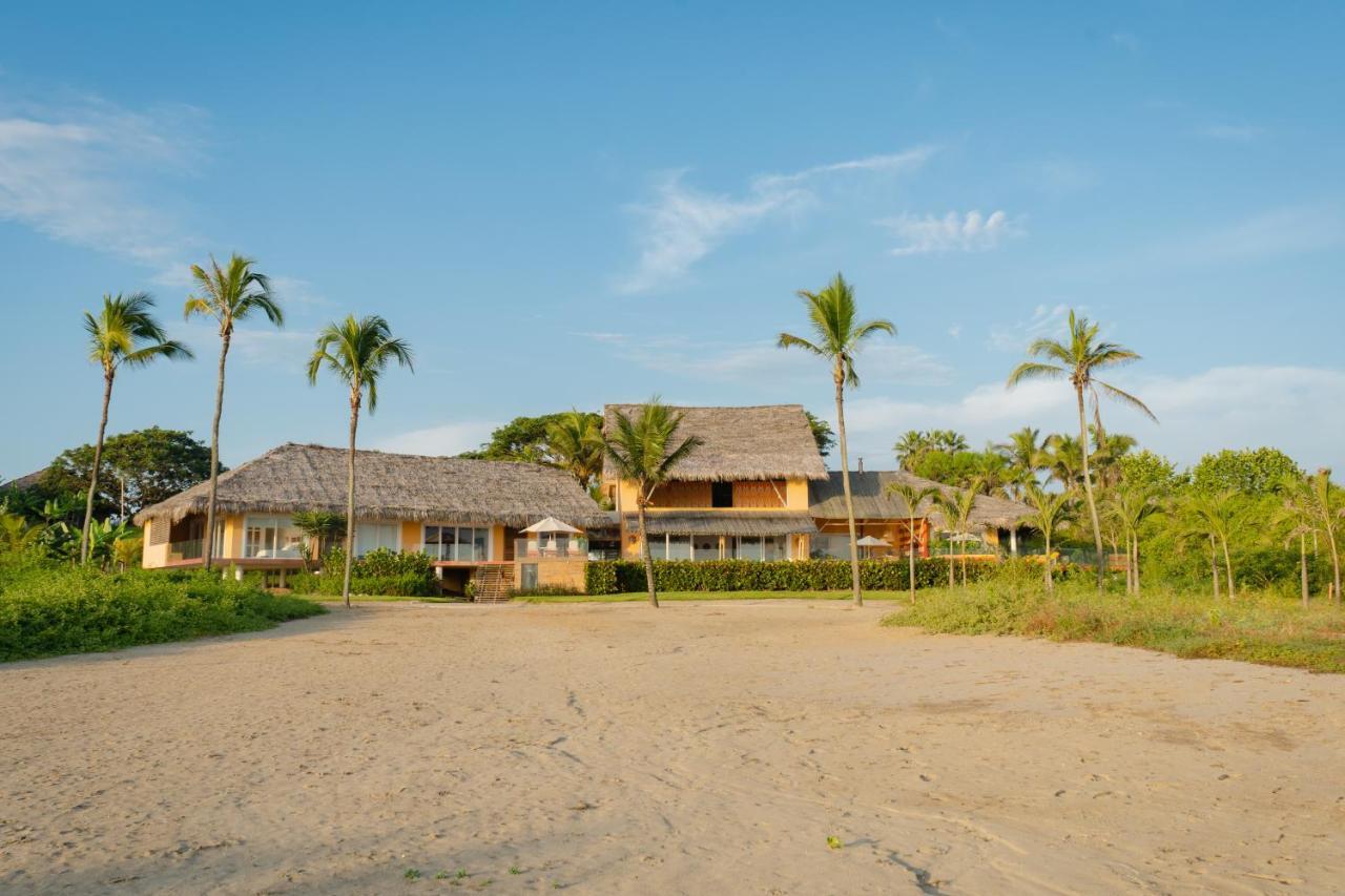 Tanusas Retreat & Spa Puerto Cayo Exterior photo