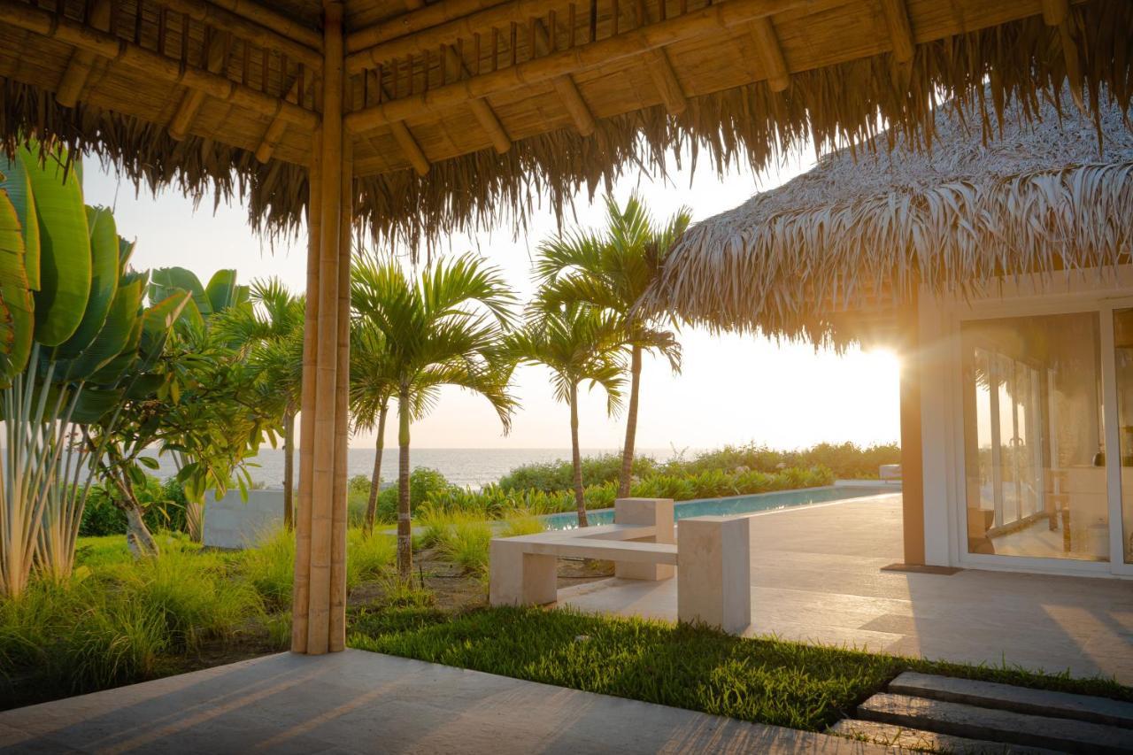 Tanusas Retreat & Spa Puerto Cayo Exterior photo