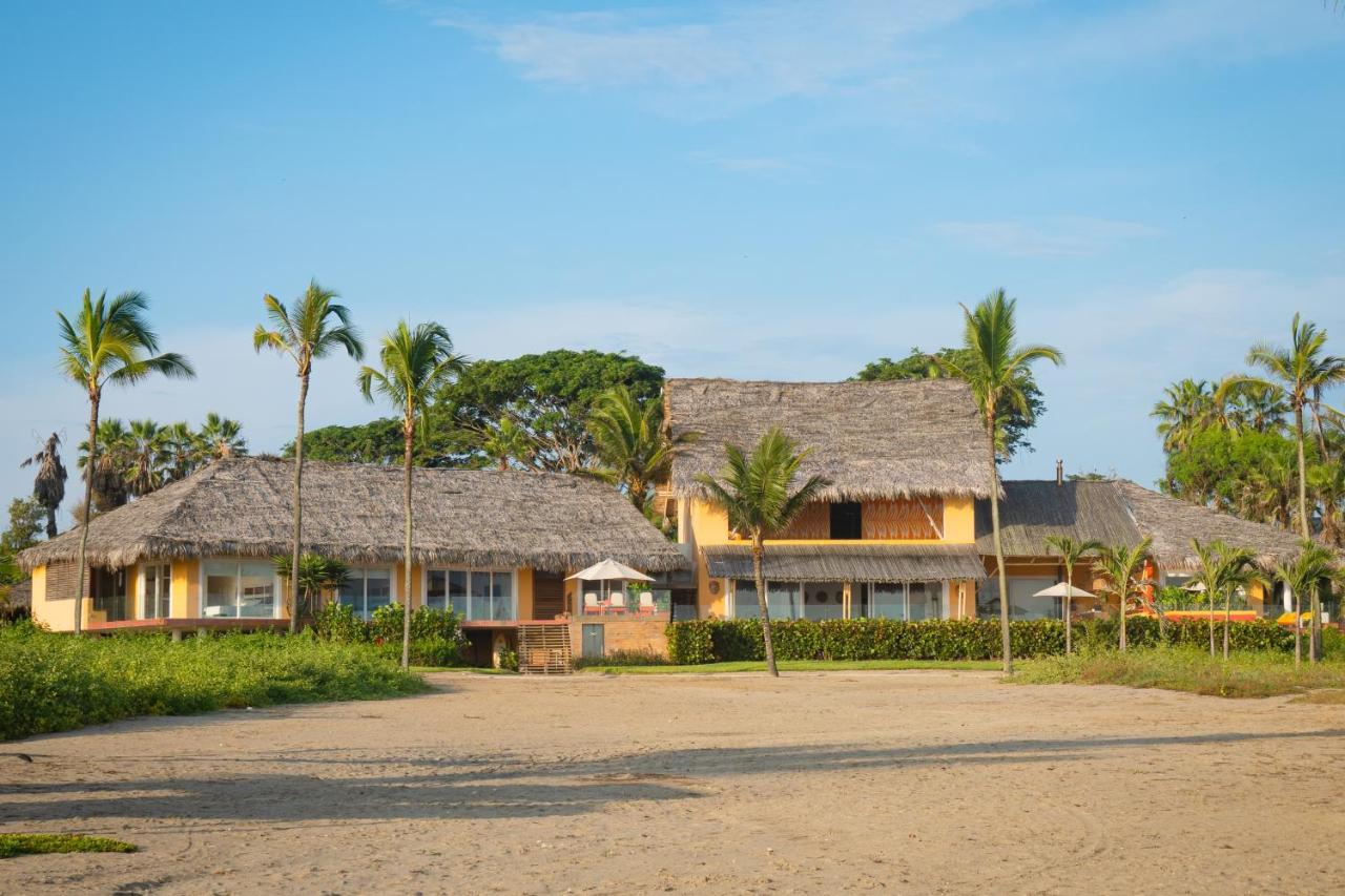 Tanusas Retreat & Spa Hotel Puerto Cayo Exterior photo