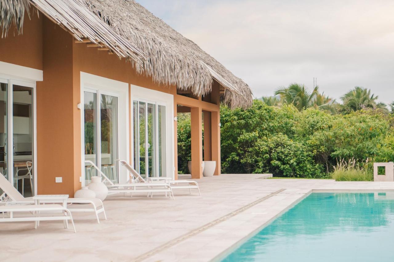 Tanusas Retreat & Spa Puerto Cayo Exterior photo
