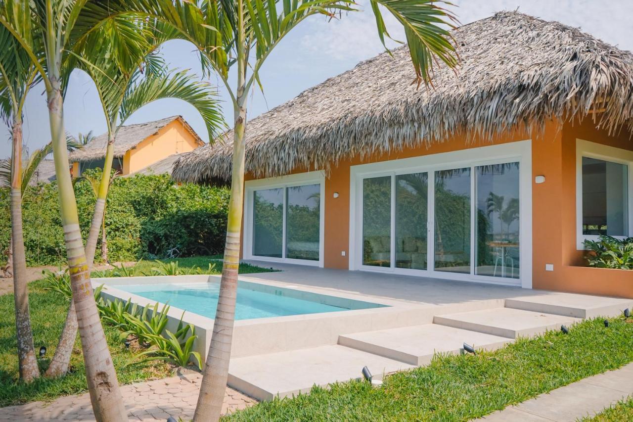 Tanusas Retreat & Spa Puerto Cayo Exterior photo