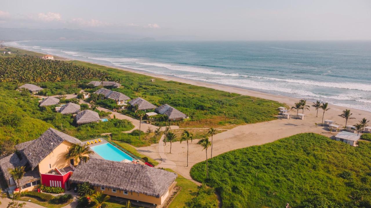 Tanusas Retreat & Spa Puerto Cayo Exterior photo