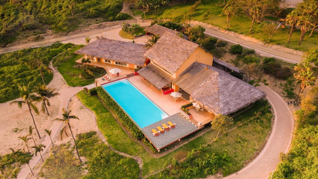 Tanusas Retreat & Spa Puerto Cayo Exterior photo