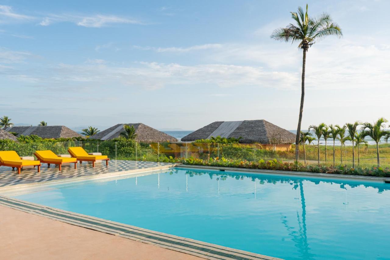 Tanusas Retreat & Spa Puerto Cayo Exterior photo