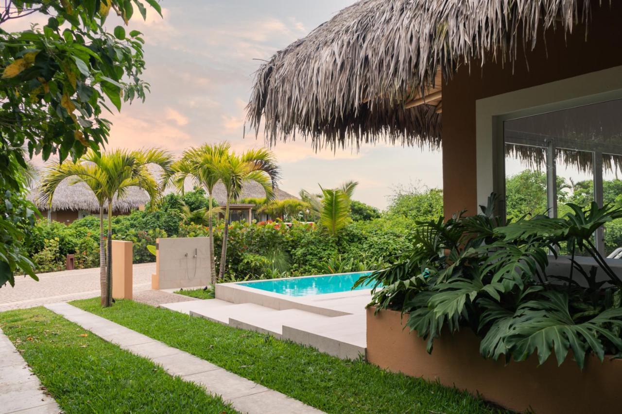 Tanusas Retreat & Spa Puerto Cayo Exterior photo