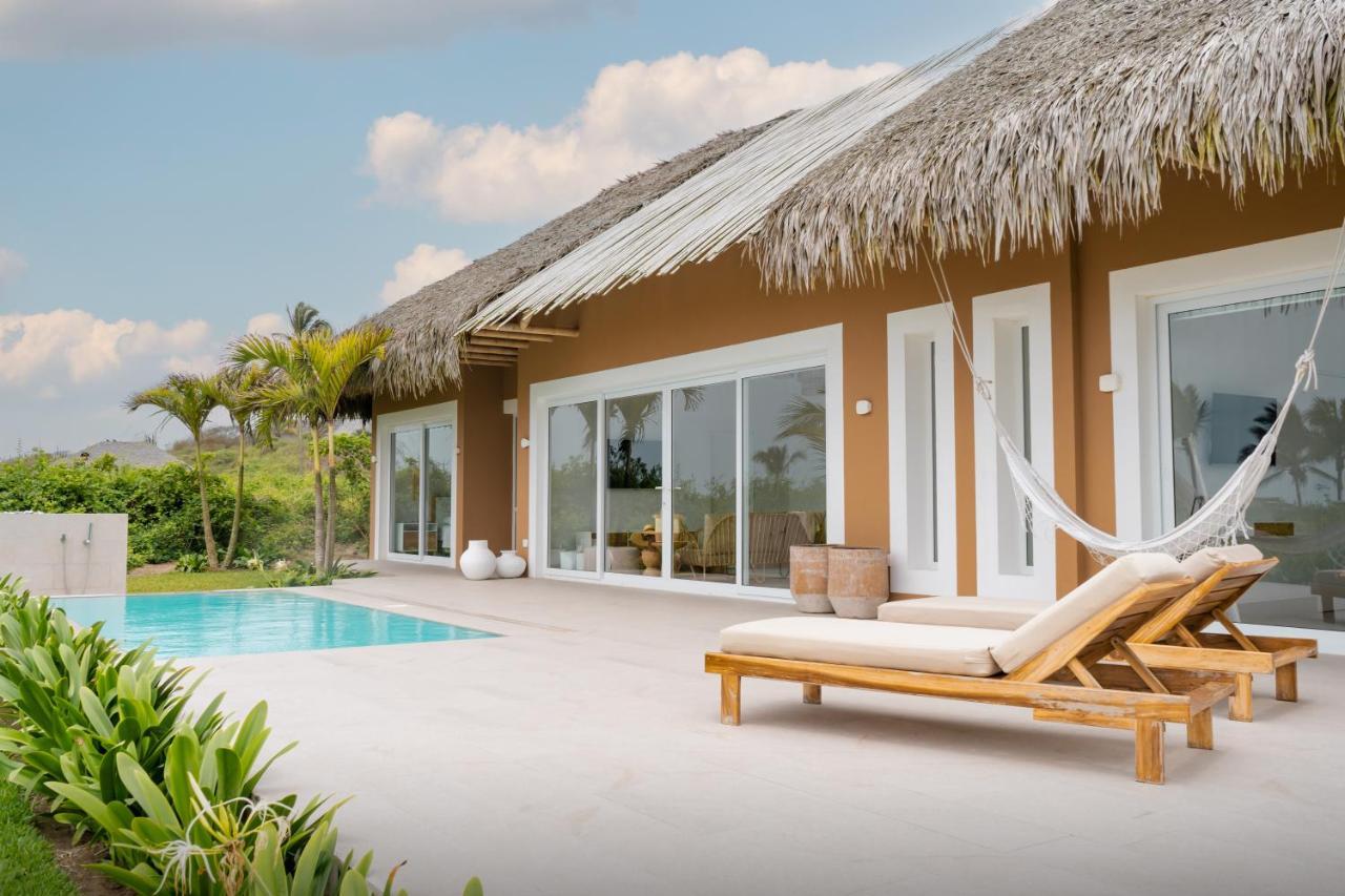 Tanusas Retreat & Spa Puerto Cayo Exterior photo