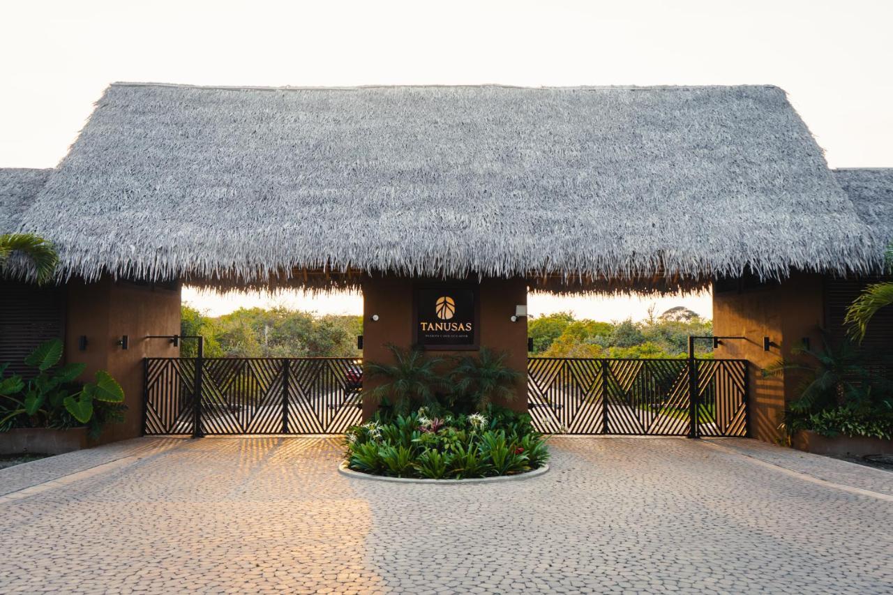 Tanusas Retreat & Spa Puerto Cayo Exterior photo
