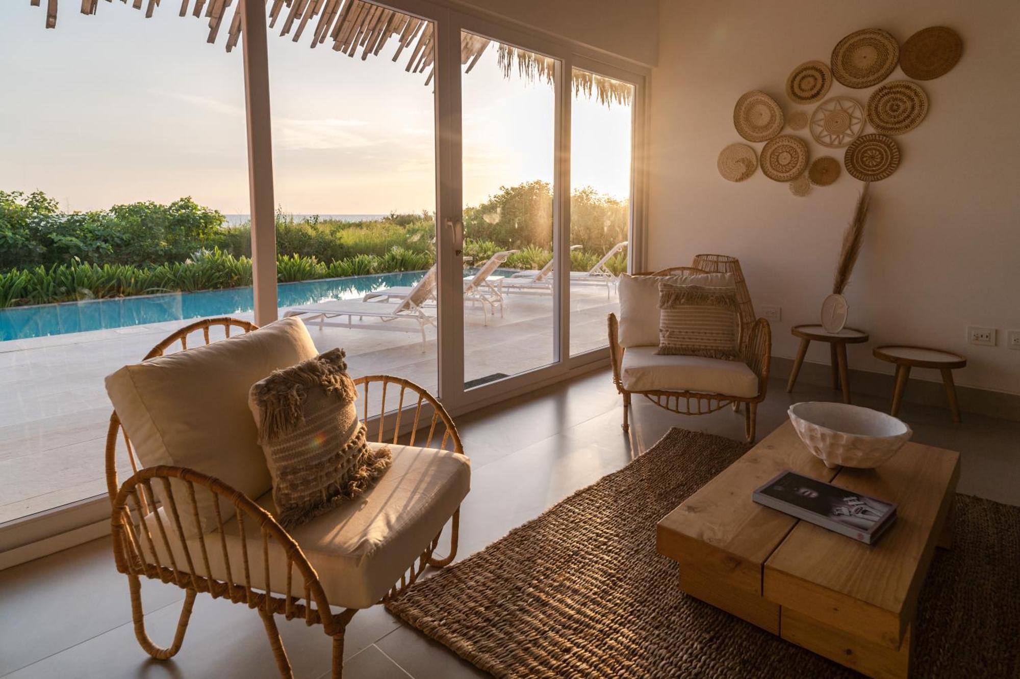 Tanusas Retreat & Spa Puerto Cayo Exterior photo
