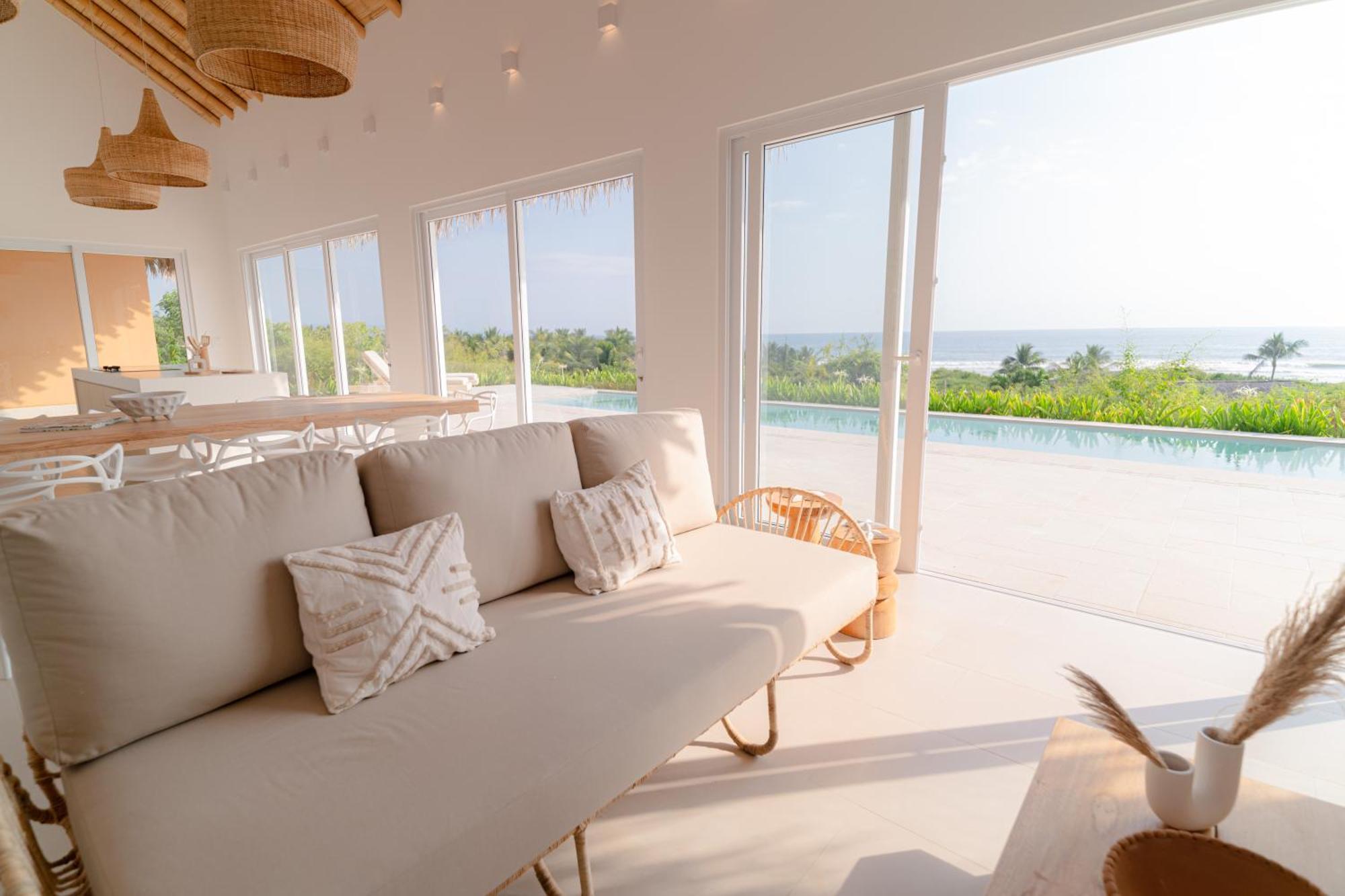 Tanusas Retreat & Spa Puerto Cayo Exterior photo