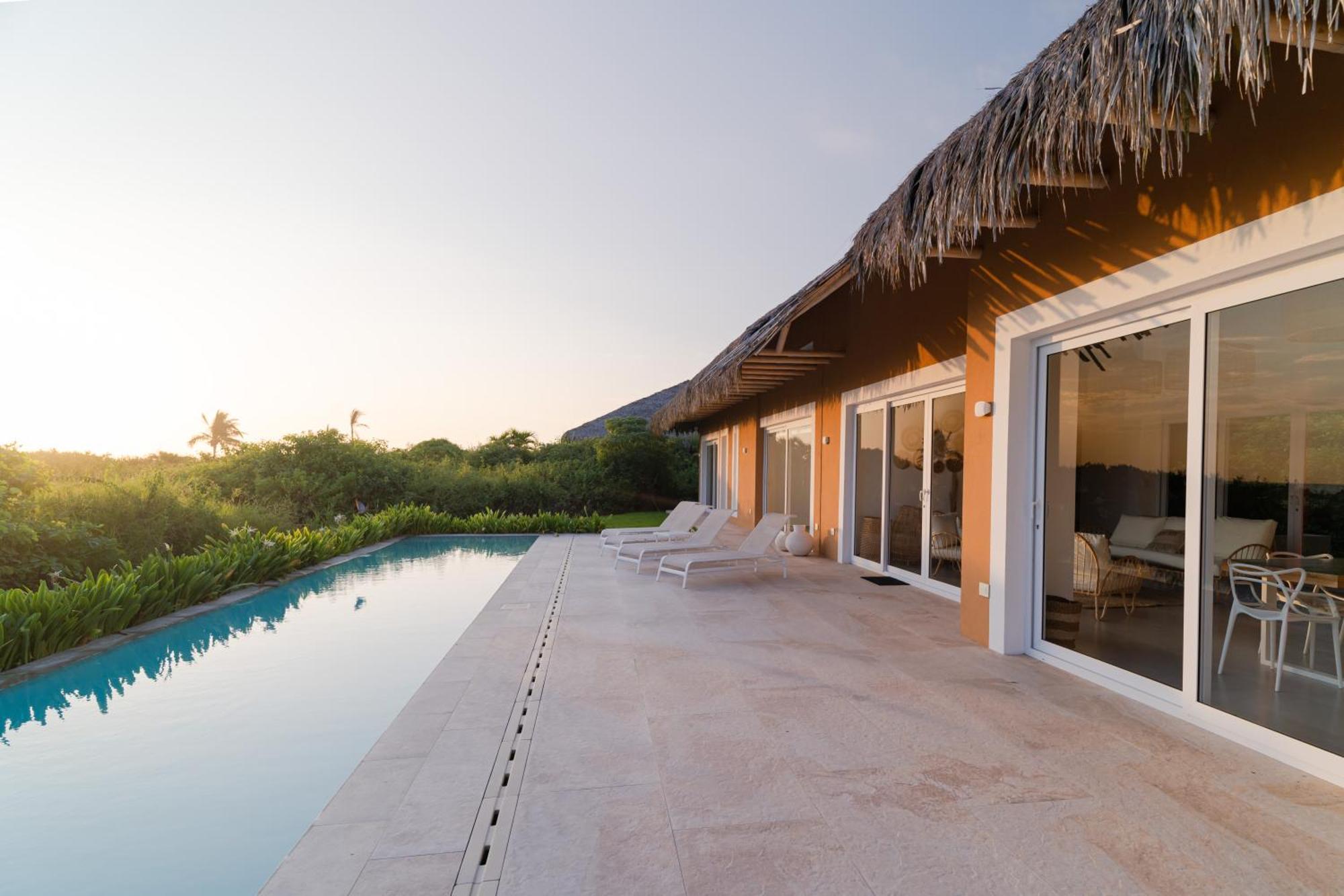 Tanusas Retreat & Spa Puerto Cayo Exterior photo