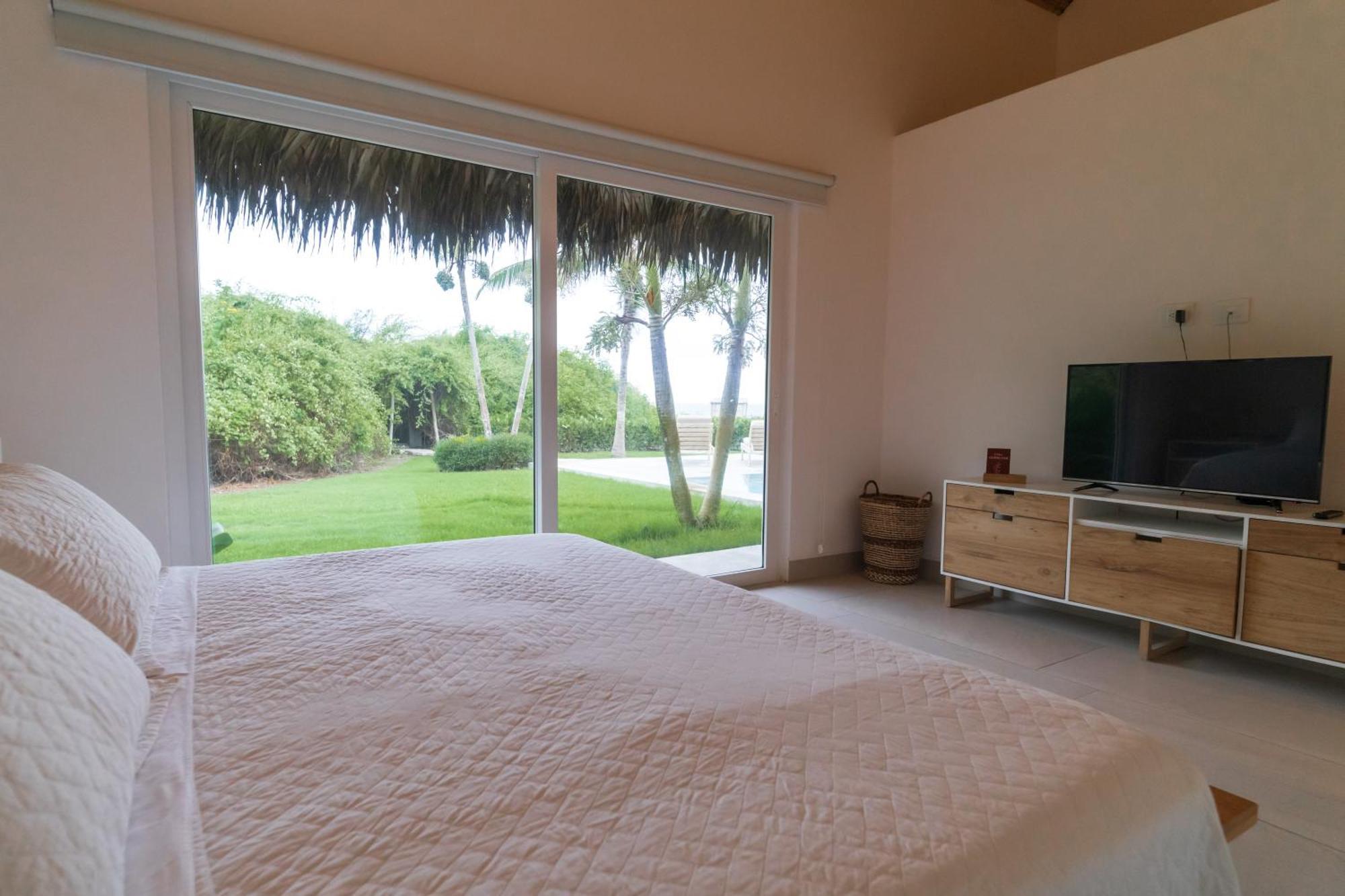 Tanusas Retreat & Spa Puerto Cayo Exterior photo